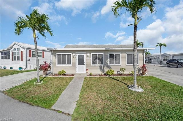 7029 Granada Lakes DR, Fort Myers, FL 33967