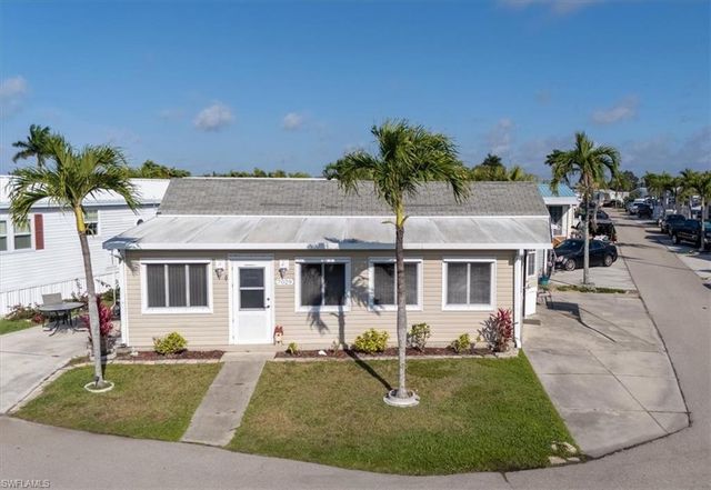 7029 Granada Lakes DR, Fort Myers, FL 33967