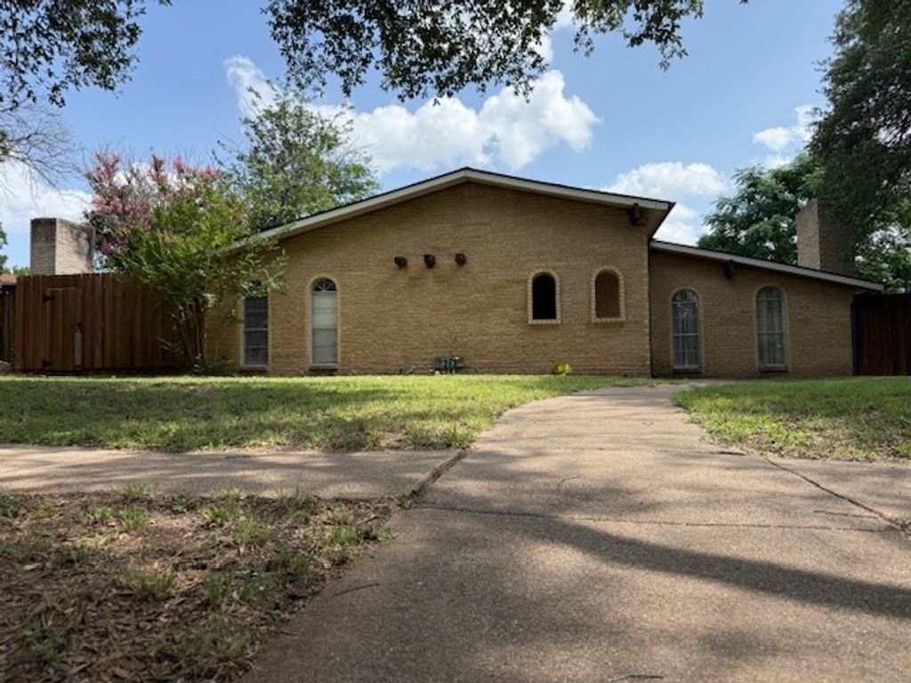 1436 Cross Bend Road, Plano, TX 75023