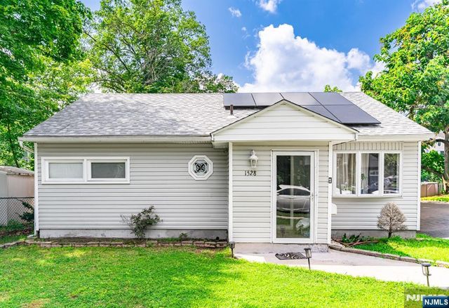 1528 Washington Avenue, Pompton Lakes, NJ 07442
