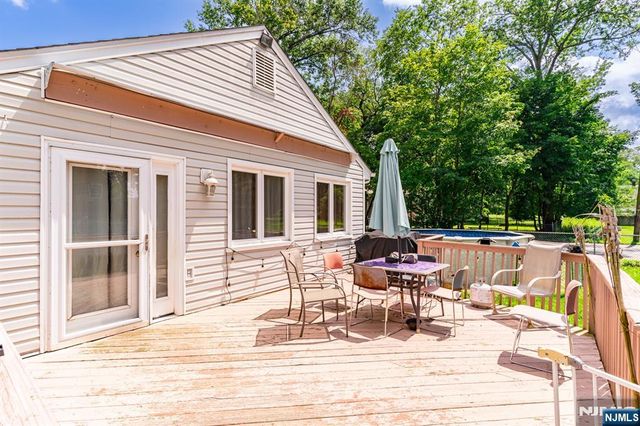 1528 Washington Avenue, Pompton Lakes, NJ 07442