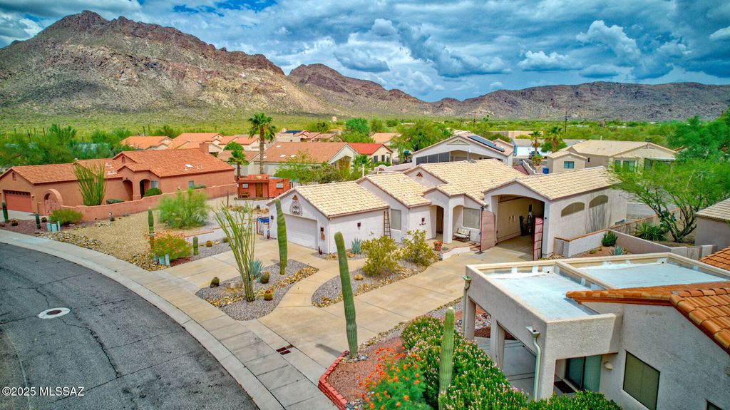 2713 S Desert Hawk Place, Tucson, AZ 85713
