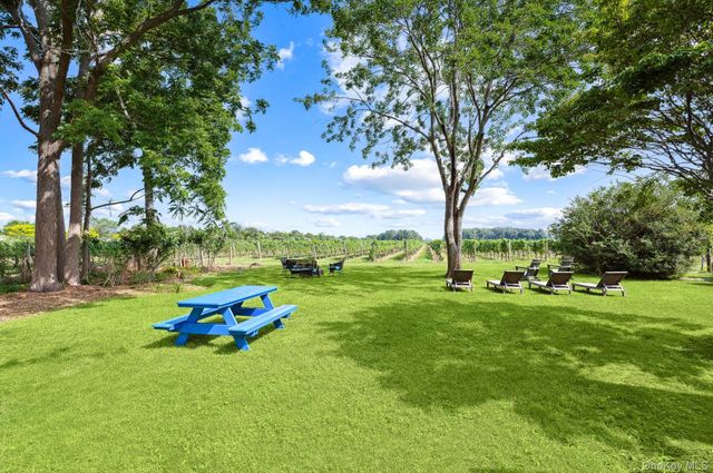 2600 Oregon Road, Mattituck, NY 11952
