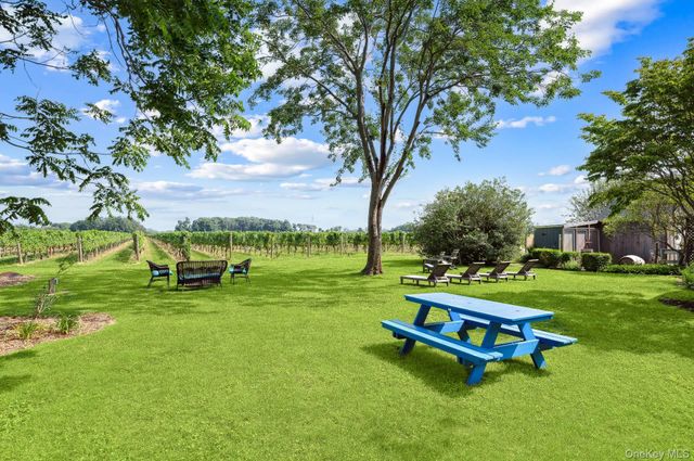 2600 Oregon Road, Mattituck, NY 11952