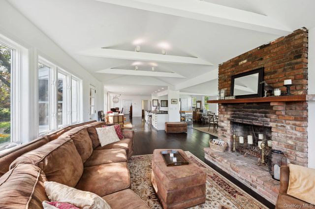 2600 Oregon Road, Mattituck, NY 11952