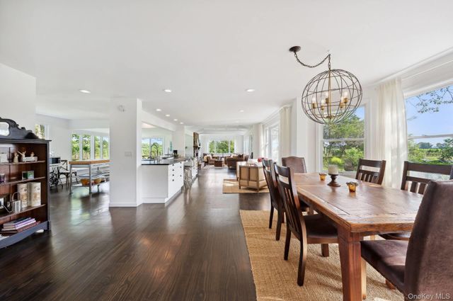 2600 Oregon Road, Mattituck, NY 11952
