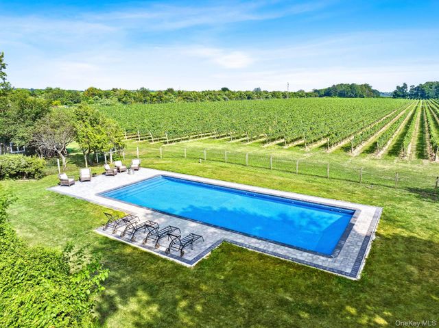 2600 Oregon Road, Mattituck, NY 11952