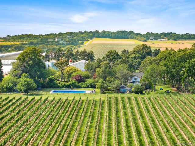 2600 Oregon Road, Mattituck, NY 11952
