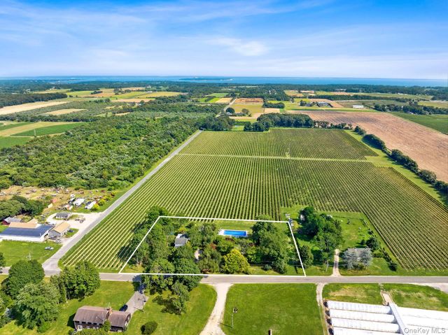 2600 Oregon Road, Mattituck, NY 11952