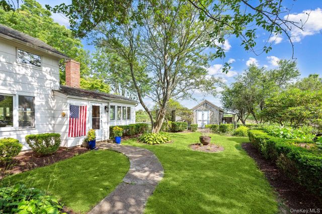 2600 Oregon Road, Mattituck, NY 11952