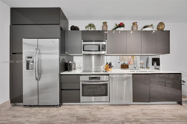 31 SE 6th Street 304, Miami, FL 33131