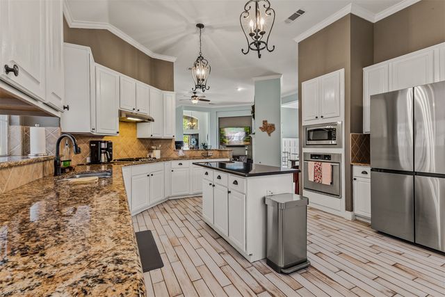 5344 Lake Mead Trail, Fort Worth, TX 76137