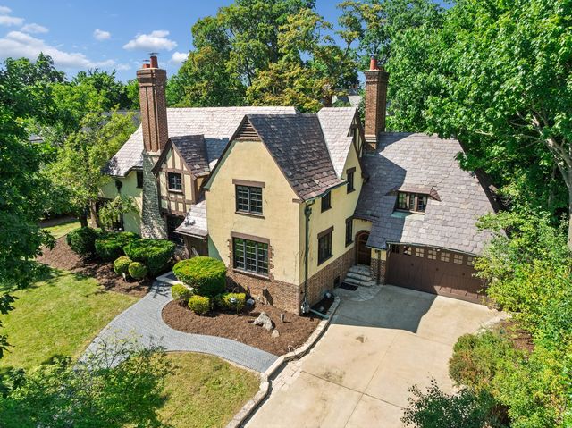 465 Dundee Road, Glencoe, IL 60022