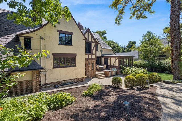 465 Dundee Road, Glencoe, IL 60022
