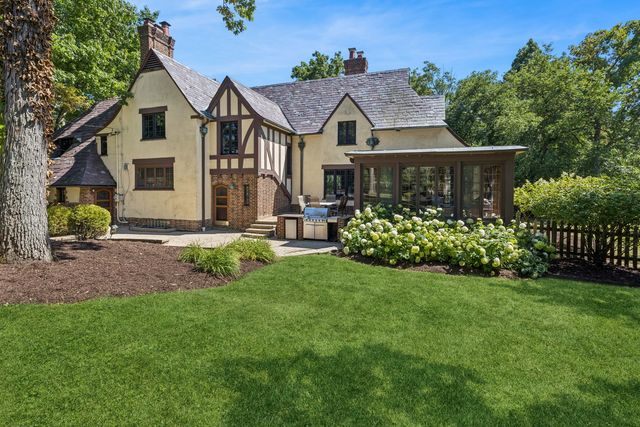 465 Dundee Road, Glencoe, IL 60022