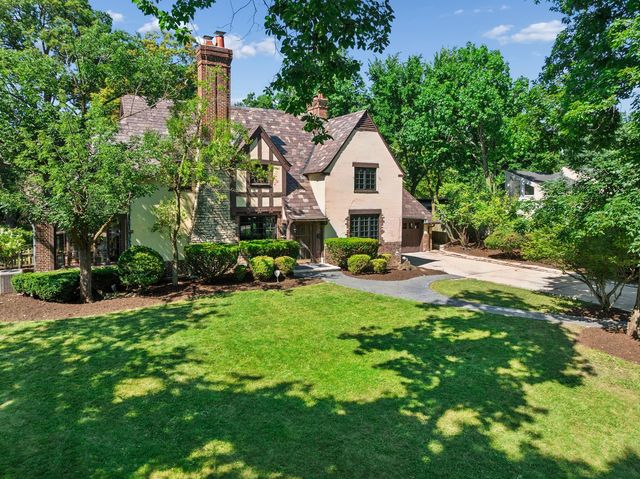 465 Dundee Road, Glencoe, IL 60022