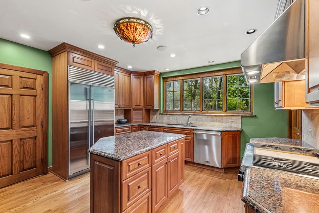465 Dundee Road, Glencoe, IL 60022