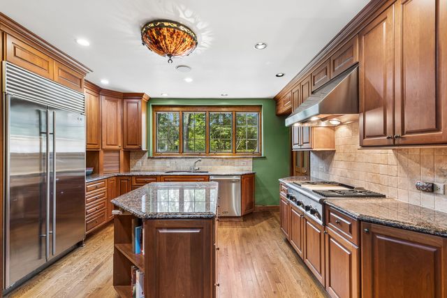 465 Dundee Road, Glencoe, IL 60022