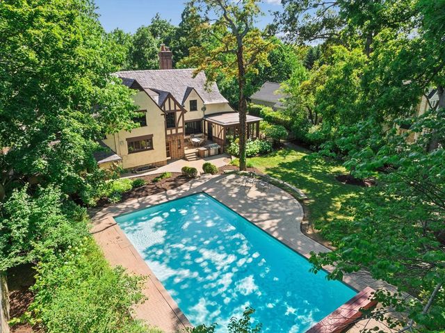 465 Dundee Road, Glencoe, IL 60022