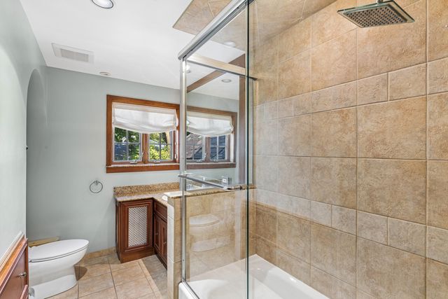 465 Dundee Road, Glencoe, IL 60022