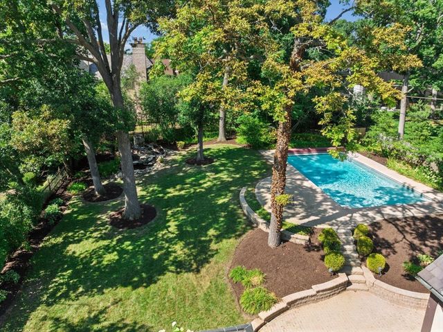 465 Dundee Road, Glencoe, IL 60022