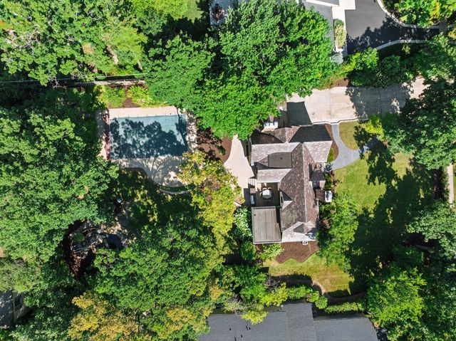 465 Dundee Road, Glencoe, IL 60022