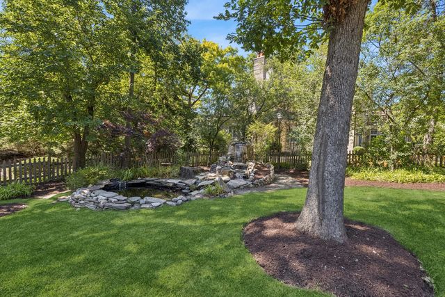 465 Dundee Road, Glencoe, IL 60022