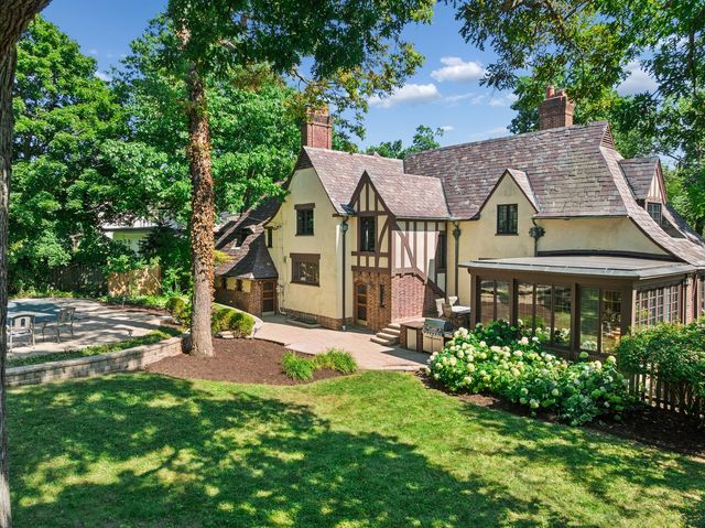 465 Dundee Road, Glencoe, IL 60022