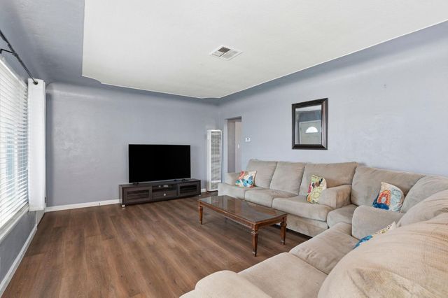 3917 Santa Fe St, Riverbank, CA 95367