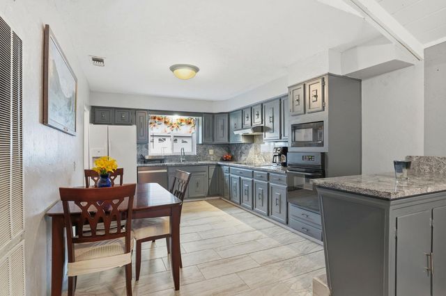 3917 Santa Fe St, Riverbank, CA 95367