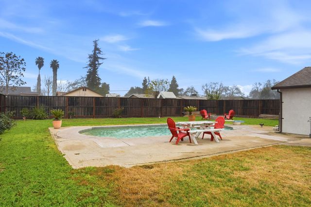 3917 Santa Fe St, Riverbank, CA 95367