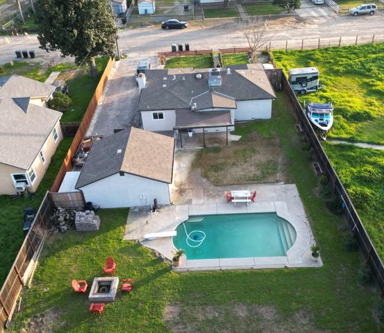 3917 Santa Fe St, Riverbank, CA 95367