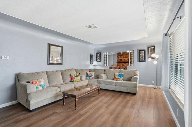 3917 Santa Fe St, Riverbank, CA 95367