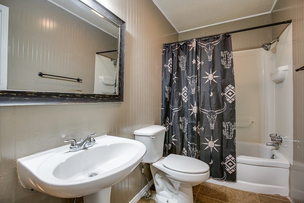 Image 13 of property listing at 313 Windham St, San Angelo, TX 76903