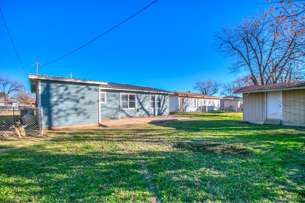 Image 14 of property listing at 313 Windham St, San Angelo, TX 76903