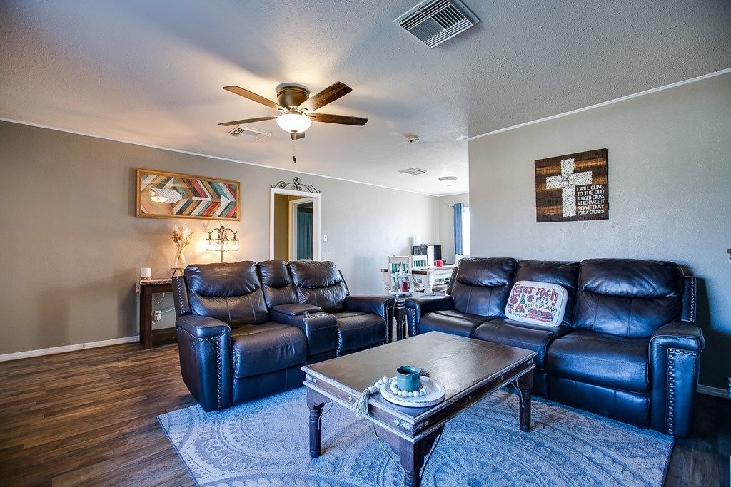 Image 4 of property listing at 313 Windham St, San Angelo, TX 76903