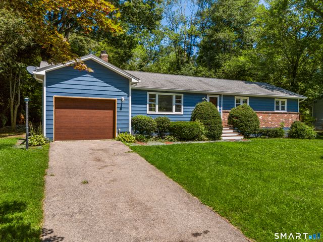 31 Ravenwood Road, North Stonington, CT 06359