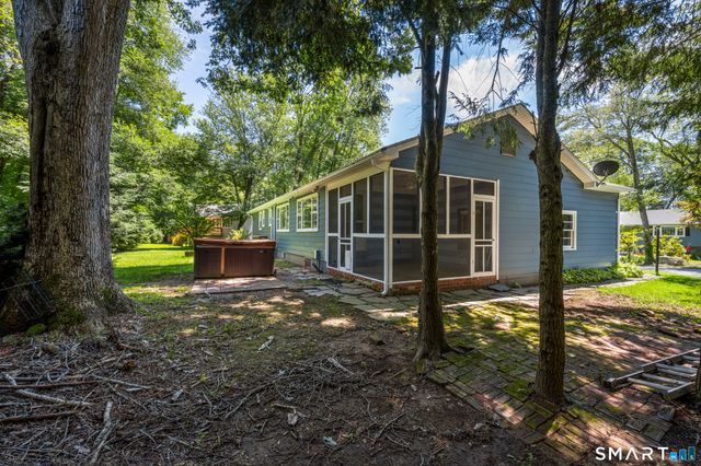 31 Ravenwood Road, North Stonington, CT 06359