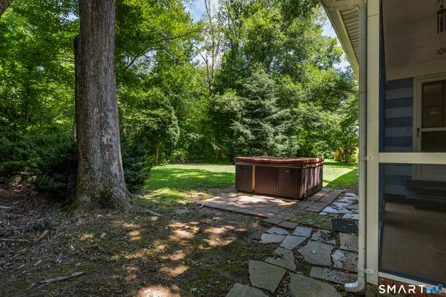 31 Ravenwood Road, North Stonington, CT 06359