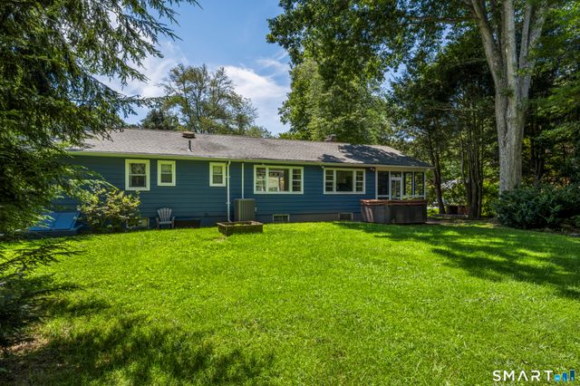 31 Ravenwood Road, North Stonington, CT 06359