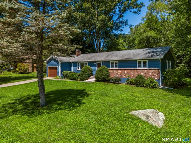 31 Ravenwood Road, North Stonington, CT 06359