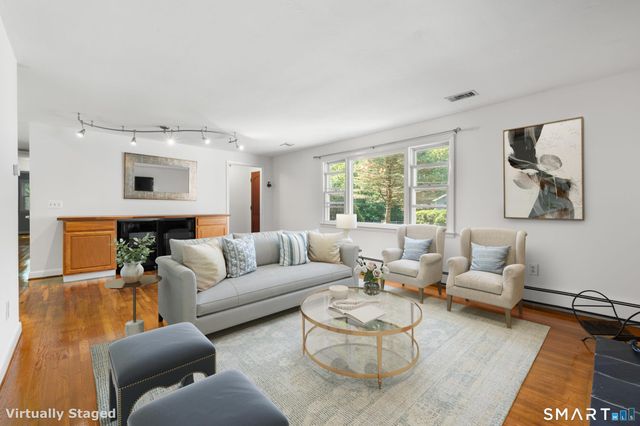 31 Ravenwood Road, North Stonington, CT 06359