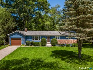 31 Ravenwood Road, North Stonington, CT 06359