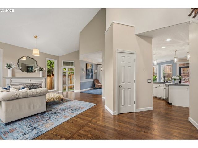 5825 RIDGETOP Ct, Lake Oswego, OR 97035