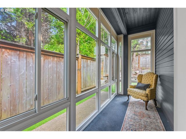 5825 RIDGETOP Ct, Lake Oswego, OR 97035