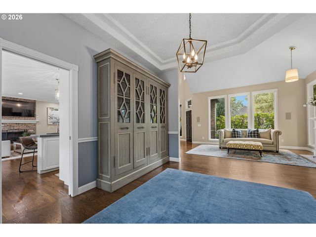 5825 RIDGETOP Ct, Lake Oswego, OR 97035
