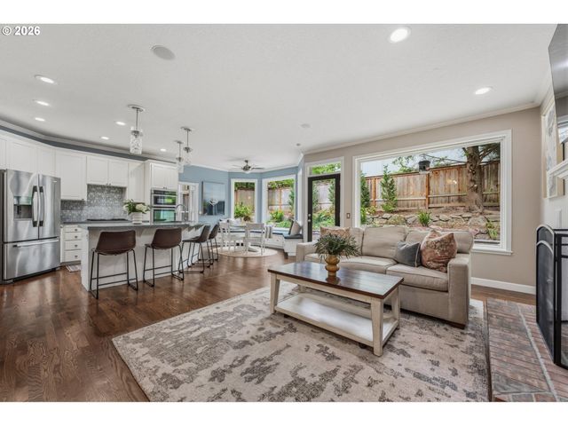 5825 RIDGETOP Ct, Lake Oswego, OR 97035