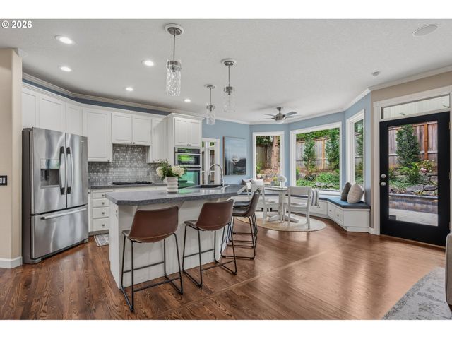 5825 RIDGETOP Ct, Lake Oswego, OR 97035