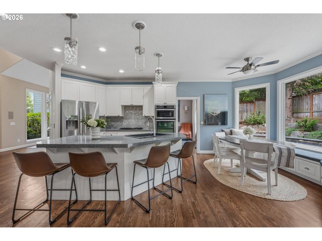 5825 RIDGETOP Ct, Lake Oswego, OR 97035