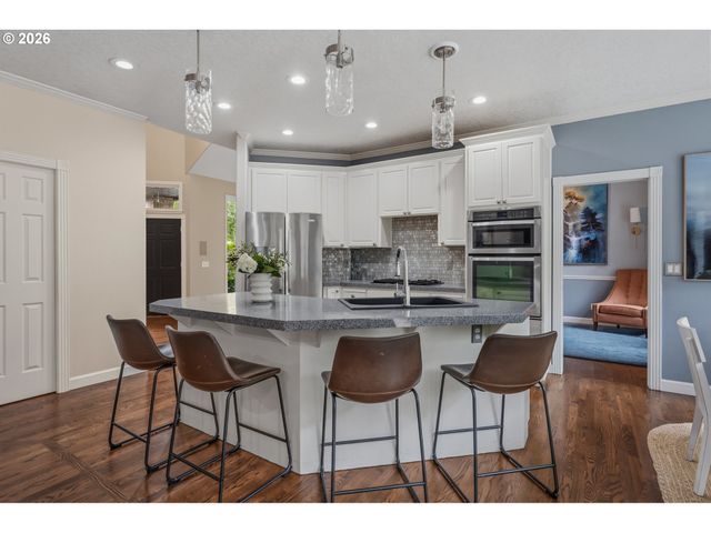 5825 RIDGETOP Ct, Lake Oswego, OR 97035